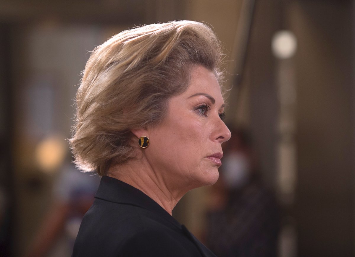ImperioMentiras's tweet photo. El secreto mejor guardado de #ImperiodeMentiras ha sido revelado. Victoria intenta culpar a Renata su propia hija pero Elisa ya sabe toda la verdad. VICTORIA ES LA ASESINA y por fin conocemos todo lo que realmente sucedió esa noche. #finalimperiodementiras https://t.co/uPg1IxaxjC