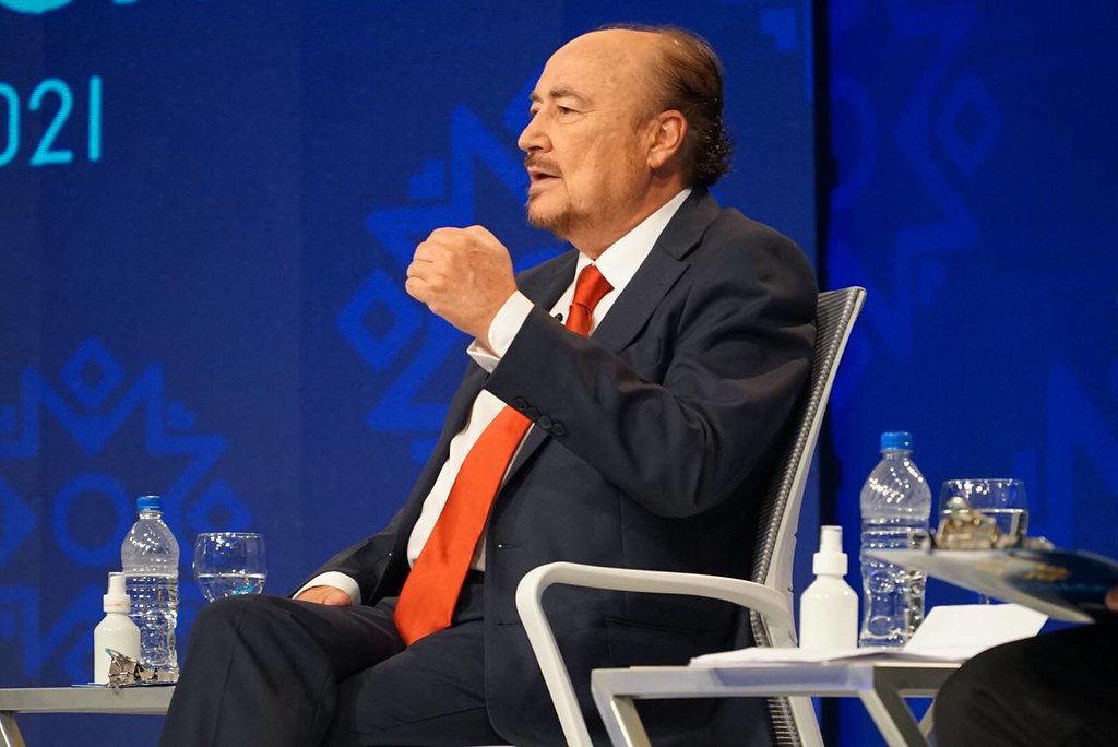 #DebatePresidencial | “Nuestra propuesta es, tres poderes del Estado independientes y autónomos: un Ejecutivo, Judicial y Legislativo con equilibrio de poderes”, Gustavo Larrea.