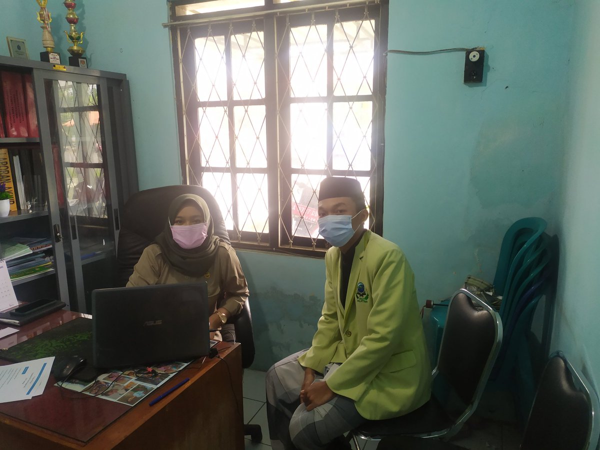 nyumukles's tweet photo. 18 Januari 2021, Ka lian Bu Lurah didesa saya. Mas e engkang moto kesusu dadi meripate kulo radi merem hemm. Bismillah mugi sedoyo rencang-rencang se IAIN Salatiga engkang sawek nglaksanaaken KKN Dari Rumah paringi lancar lan manfaat. #kknDr https://t.co/9eHdSBFO8d