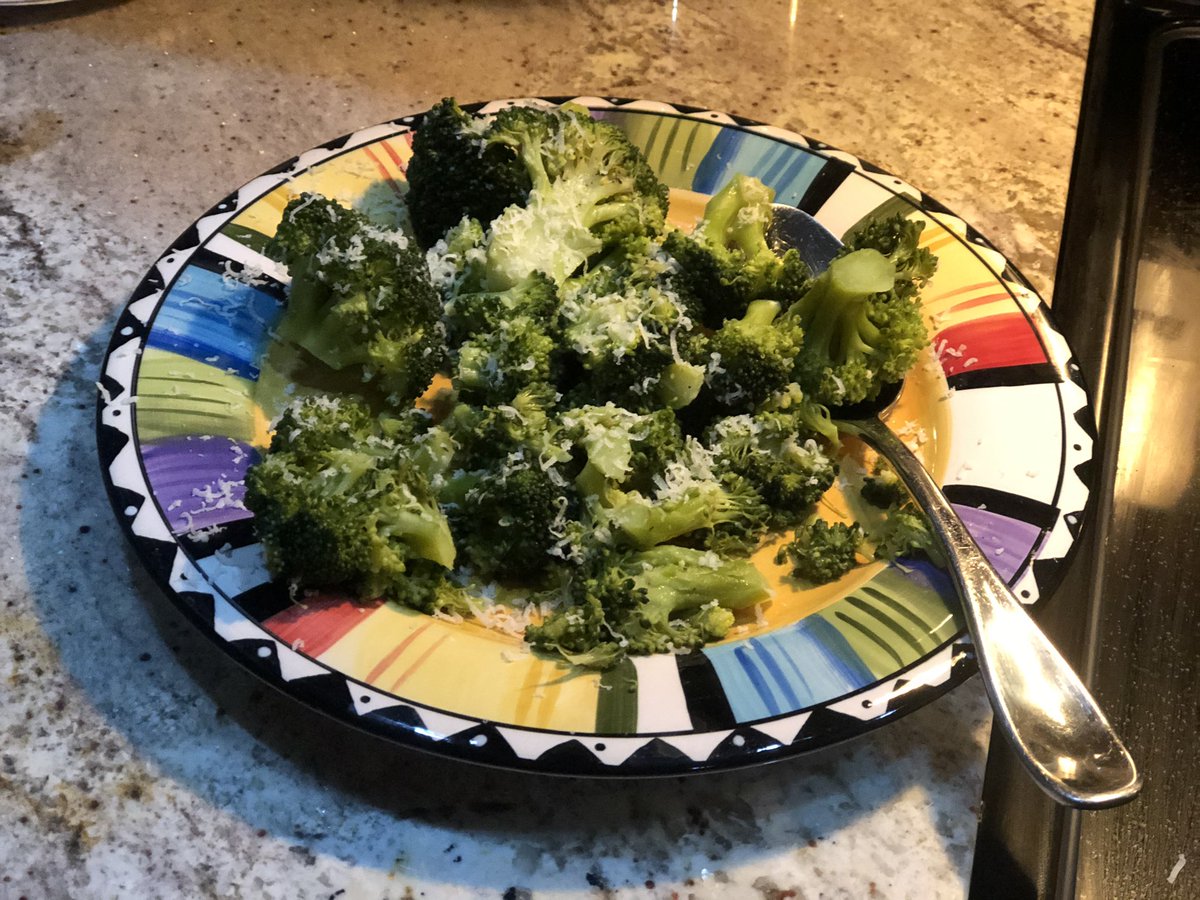 frostbitecra's tweet photo. Tonight calls for home made Honey Garlic Chicken, Hasselback potatoes, steamed broccoli with chopped salad! 

It smells delicious and tastes just as Great! #learninghowtocook #yesididthat #ChefAustin https://t.co/c1ohTwiBLg