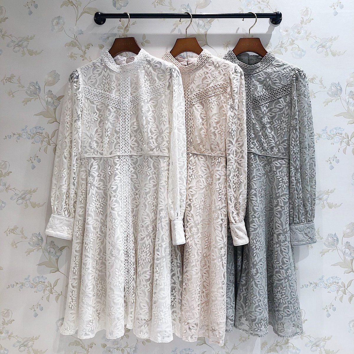 AnMILLEofficial's tweet photo. ルミネエスト新宿店

✳︎ 総レースラインOP

レースのお素材と
透け感のあるお袖がポイントの
大人気OPもお在庫ご用意ございます！

ふんわりとした肌触りのいい
カーディガンを合わせて
女性らしい甘めコーデがおすすめ♥︎

tops ¥5,900+tax
one piece ¥7,900+tax

↪︎ ✨ 50%OFF ✨ https://t.co/6EKPmPNJUs