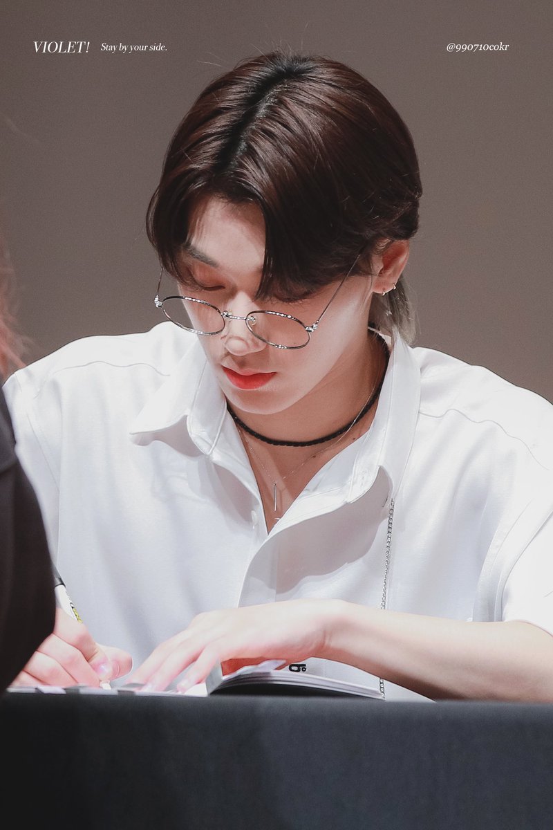 990710cokr's tweet photo. 한결같이 너를 향해
달려가다 깨달은 건
내 모든 건 널 향해 있었어

#최산 #에이티즈 #SAN #ATEEZ #우산소 https://t.co/j2w0dyT7DK