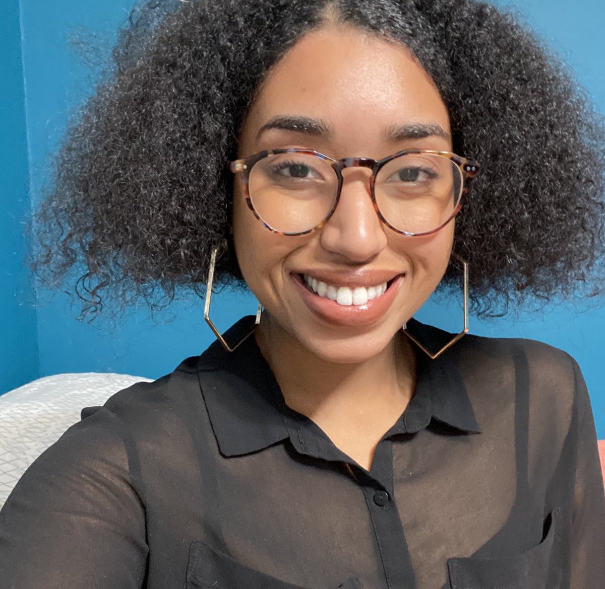 comradecognac's tweet photo. Bc I got new glasses. https://t.co/TQOka53zVR