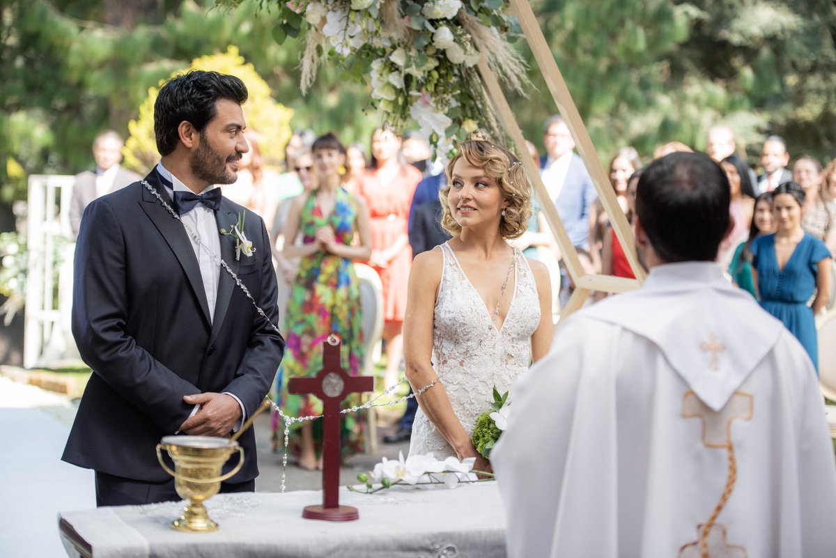 andrespalacios1's tweet photo. Gracias @Anboy88 por ser la cómplice en éste @ImperioMentiras FINAL LEISA https://t.co/wcXRhmV42p