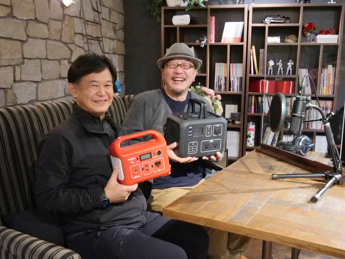 hapi3net's tweet photo. 1月22日(金)ゲスト 元アップルエンジニでアップル製品レビュー老舗webサイトのプロデューサー戸津弘貴さん☺なぜかポータブル電源の話で盛り上がる☺それはなぜ?続きはラジオで詳細はこちら➡https://t.co/HKVDZIkaYl #交差点 #ラジオ #カレー #戸津弘貴 #iPodStyle #アップル @スタッフ https://t.co/FOsgP18rTm