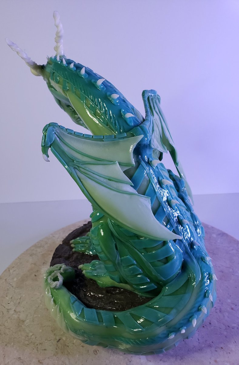 For the love of dragons! 
Cold Porcelain on palm. A highly detailed rendition one of this artist favorite subjects. 
#art #artistsontwitter #dragons #sculpture #clay #handmade #artist #fantasyart #mythical #Legendary