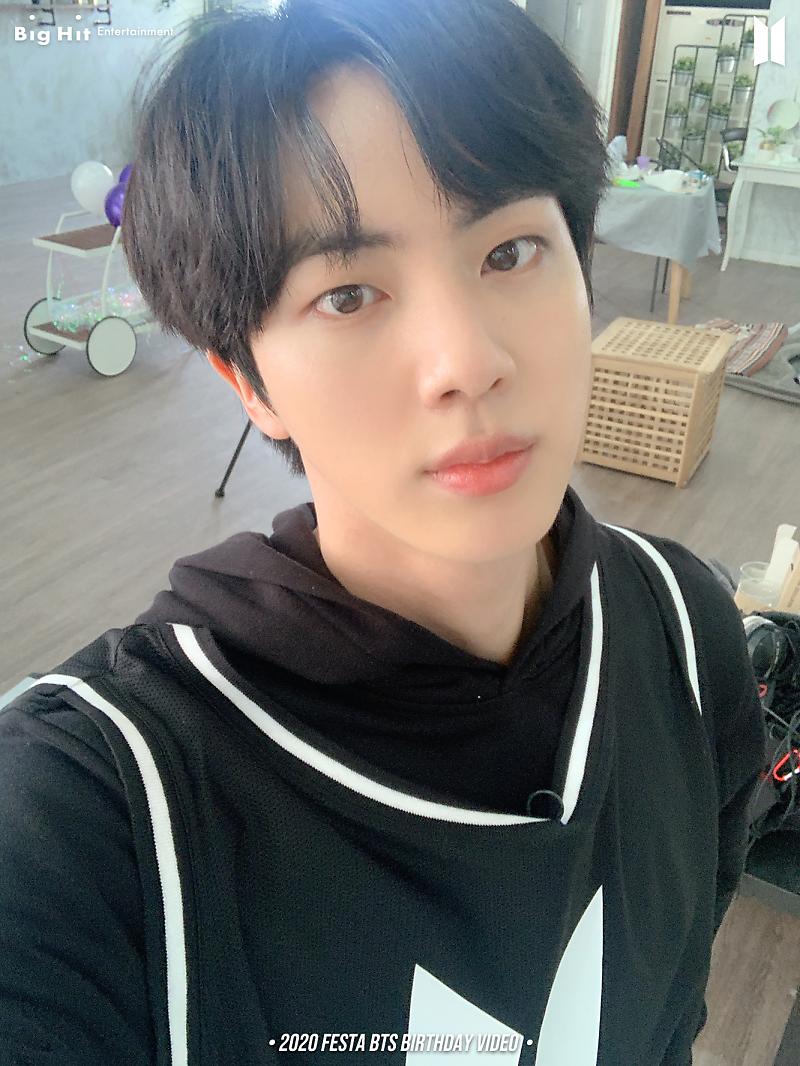 archive1204's tweet photo. [UPDATE] Jin's NAVER  Post. (2) 

 #진 #석진 #방탄진 @BTS_twt https://t.co/CQatPN5xNW