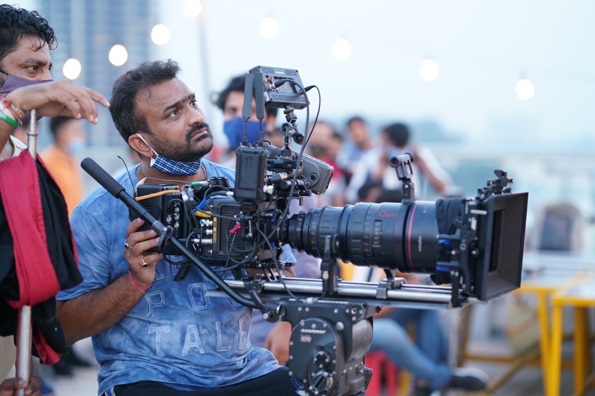 ZilaSangrur's tweet image. During Shoot ਜਿਲਾ ਸੰਗਰੂਰ ZILA SANGRUR 🎬
@GippyGrewal  #ManeeshBhatt
 @BABBALRAI9 @humblemotionpic  @ZilaSangrur
 #PrinceKanwalJitSingh 
 @iaarushisharma @raghveerboli #SandeepBansal @PitaaraTv @raghveerboli @bhana_la @vinodaswal1313 #zilasangrur