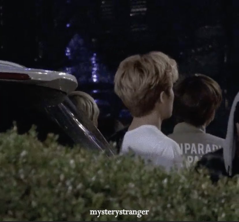 มึงว่าเขาจะกลัวขนาดไหนอะ กรณีของมาร์คคือตามไปจนมาร์คเห็นหน้าแล้วกลัว กังวลอะ แล้วของเวย์วีตามไปยันห้องน้ำอีก รุ่นพี่ในค่ายก็เคยพูดถึงซาแซงของอซท. คือมันไม่ใช่เรื่องเล็กๆแล้ว เอสเอ็มควรจัดการอย่างเด็ดขาดให้ถึงที่สุดอะ