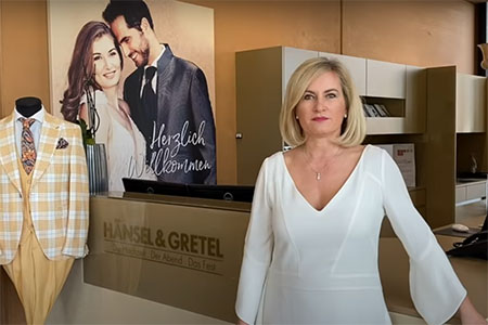 Christine Rührlinger, Inhaberin von #Brautmode #Festmode Fachgeschäft Hänsel &amp; Gretel in Österreich, schreibt in einem offenen Brief an die Regierung: "Ihre Performance [...] lässt sehr zu wünschen übrig." ruehrlinger.com