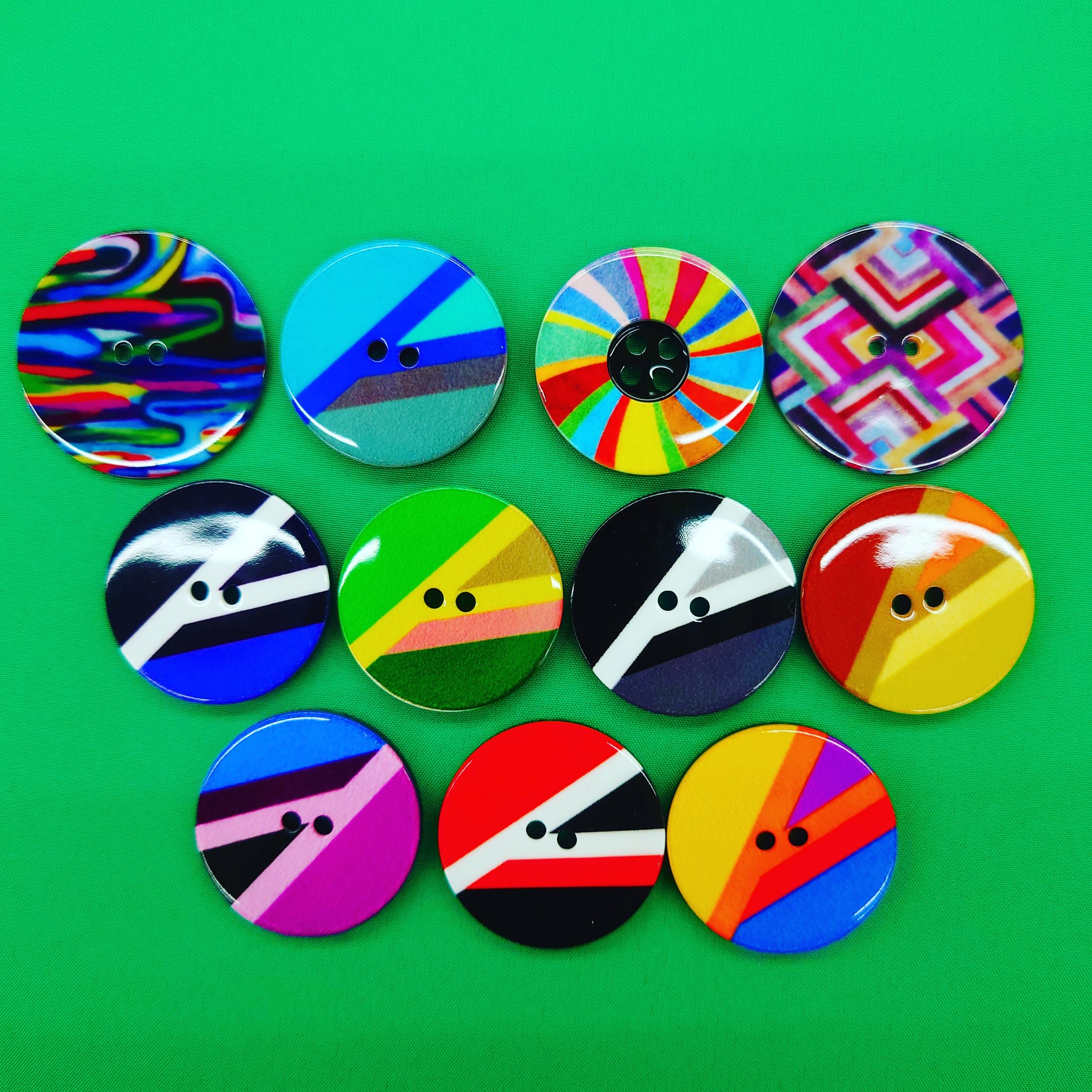 日暮里 熊谷商事 イタリア製ボタン 日暮里のボタン屋 熊谷商事です デザイン性が高いのはやっぱりイタリア製な気がします 日暮里繊維街加盟店 T Co Rrppqbuytm Twitter