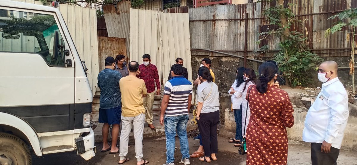 ActionGroupLP's tweet photo. Thank you @santoshjadhav99 @mybmcWardGS  under guidance of  @AUThackeray  @KishoriPednekar for coming &amp;reviewing light installation and other developmental work on MG Ahir Marg. Lighting &amp; beautification will help community &amp; safety of people in area. #TogetherWeCan #Safetyfirst https://t.co/lR4auqTsWj
