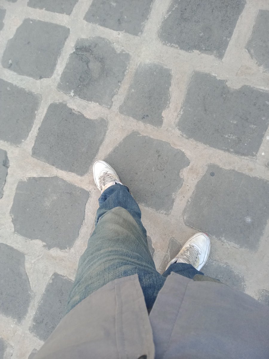 จะเดินทางไหน