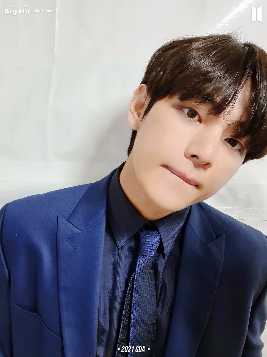 BTSquadPress's tweet photo. •2021 Golden Disc Awards 

#MaknaeLine #BTS https://t.co/TmIvMxR05C