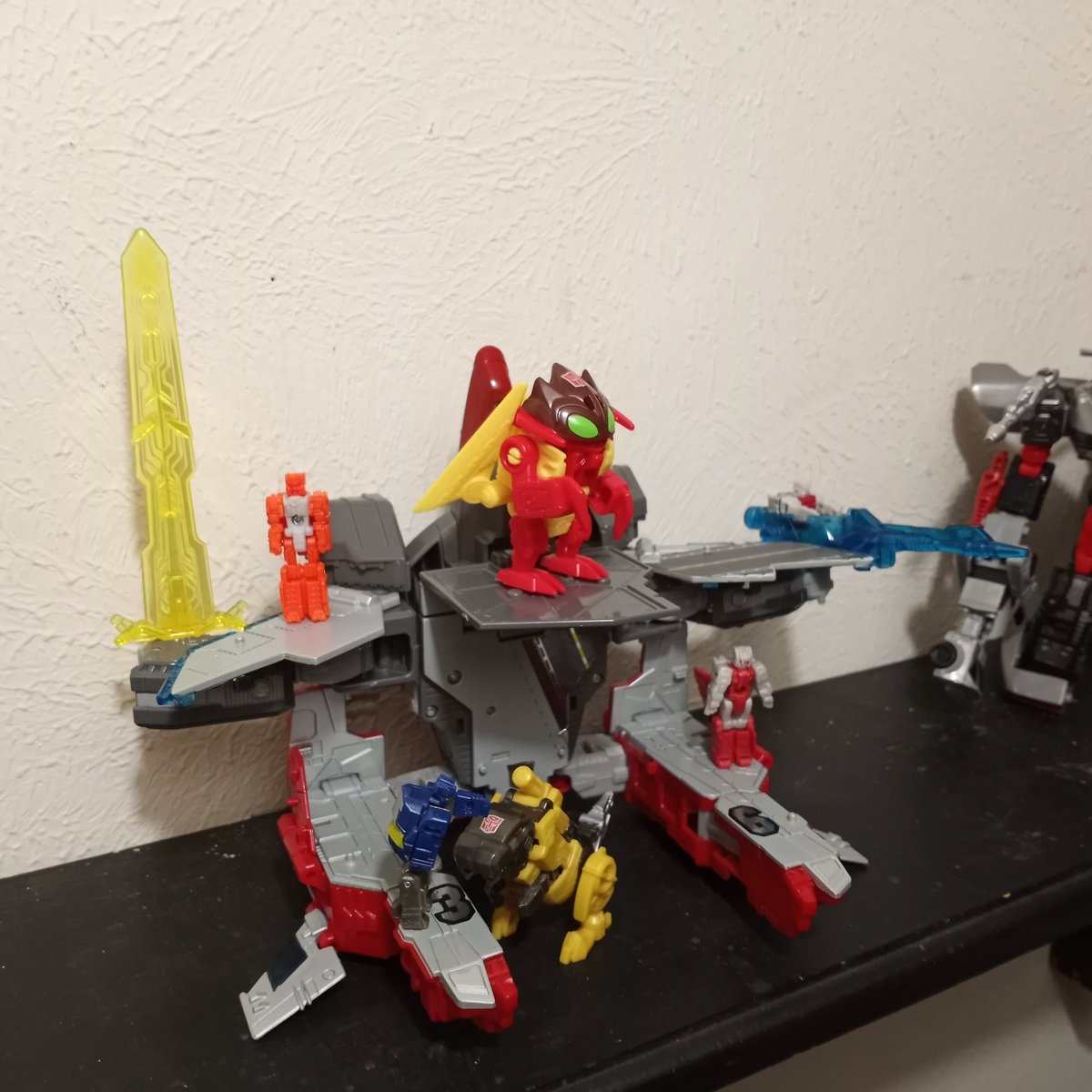 Jon07458801's tweet image. I made up a #BaseMode for my #Transformers #TitansReturn Voyager #Broadside. My favorite TF #character. I think it looks ok. 😅