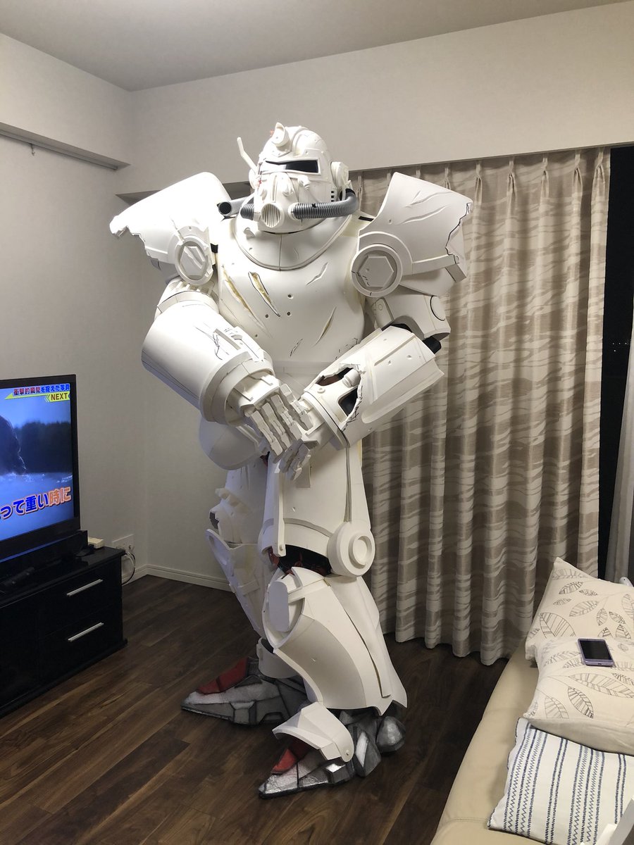 gekikawa_kebasn's tweet photo. 試着するたびに何故かサイドチェストをする男 https://t.co/8lwyo2S5CV