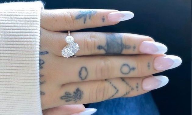 sylveralondon's tweet photo. Now that we've waved goodbye to 2020, what better way is there to kickstart the year than with a #proposal? Draw inspiration from these unique #celebrity #engagementrings: https://t.co/I53MFRemDP.

#LondonDE #bespokejewellery #arianagrande #lilycollins #binkyfelstead #engagement https://t.co/KpsSMcPYHu