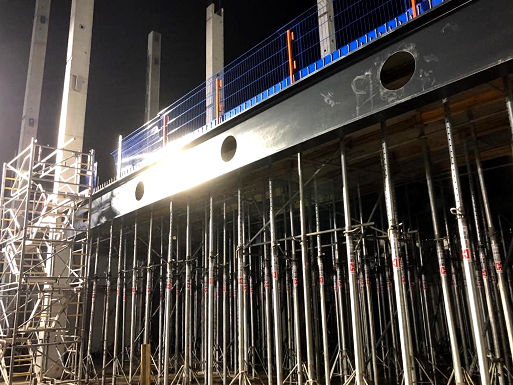 VIVATEC_Safety's tweet photo. DAY N NIGHT

💡 Development, production and supply of a total edge protection concept according to EN 13374.

✔️ EN 13374

✔️ Made in Germany

#protection #safety #safetyfirst #baustellensicherheit #proud #buildingsite #project #architecture #workzonesafety #hünnebeck https://t.co/IdgzVZI5HV