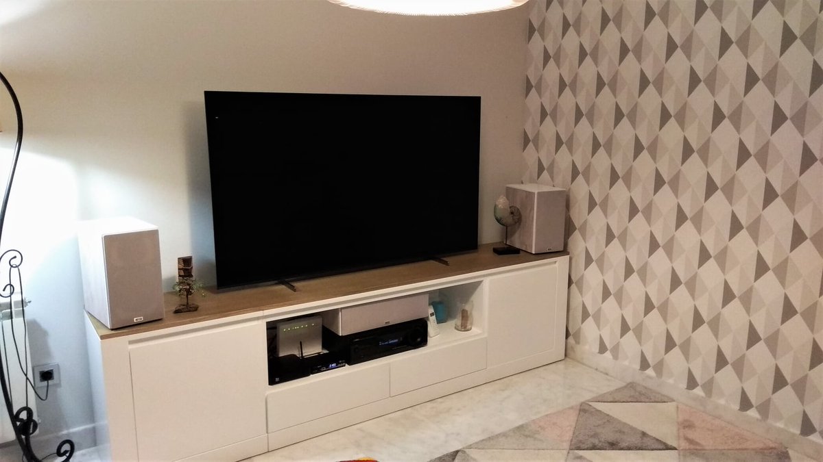 mueblesrio's tweet photo. Nuestro cliente Francisco Javier, de Córdoba, necesitaba un mueble de salón de primera calidad que fuese a juego con su tele y su home cinema. Ahora solo le faltan las palomitas para montarse el cine en casa.
🍿🍿
¡Gracias por tu confianza! https://t.co/QmBIgmAQ9b