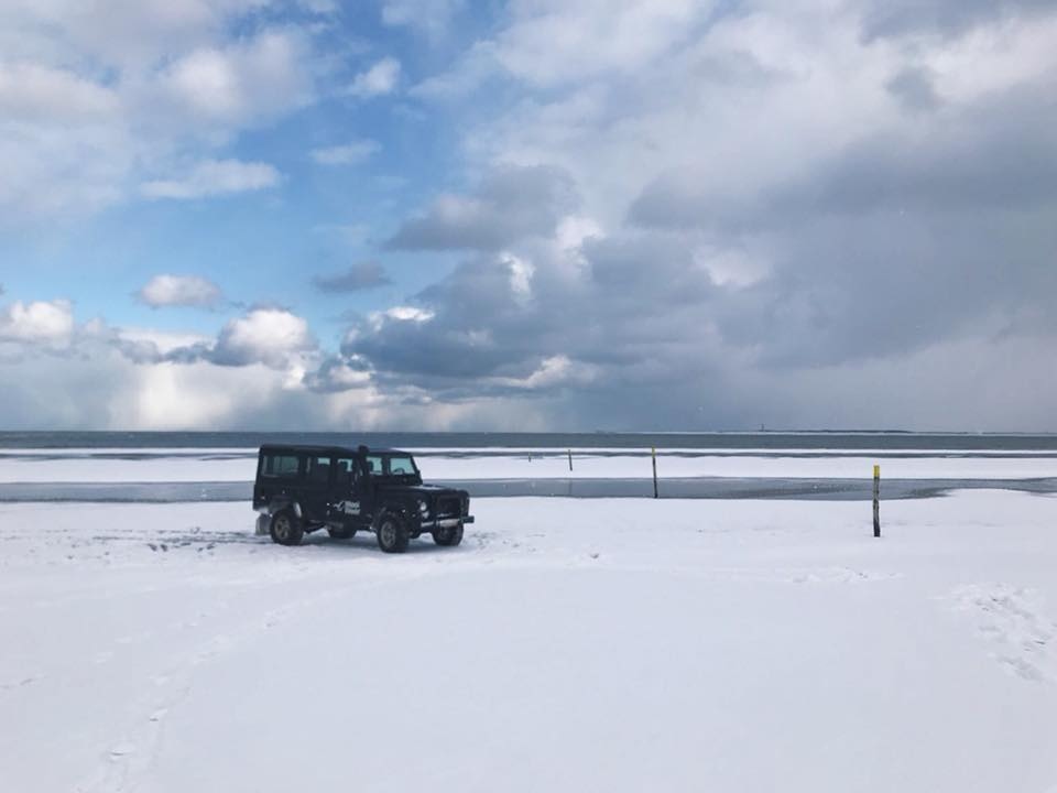 Wat denken jullie? Krijgen we nog sneeuw deze winter? Deze foto is van vorig jaar februari! #Terschelling