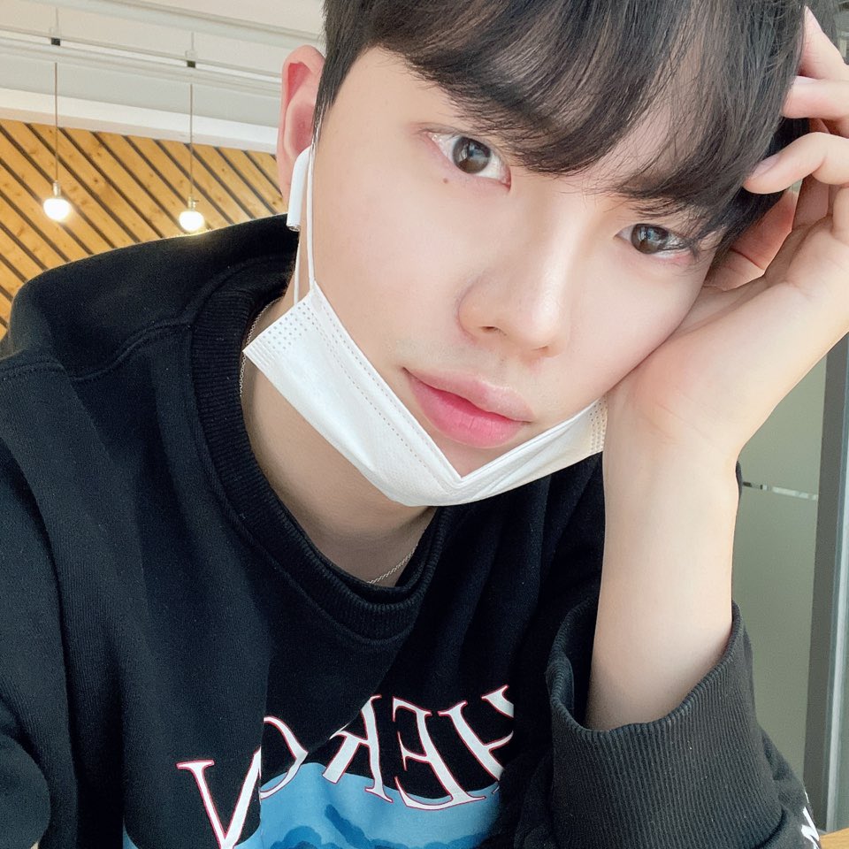 TenX_KR's tweet photo. 저는 다이어트 중이에요 여러분..😭 맛있는거 저 대신 많이 드세용😭

TenX_KR #TEN_X #텐엑스 #テンエックス #시우 #siwoo #シウ https://t.co/w0BiRBHztm