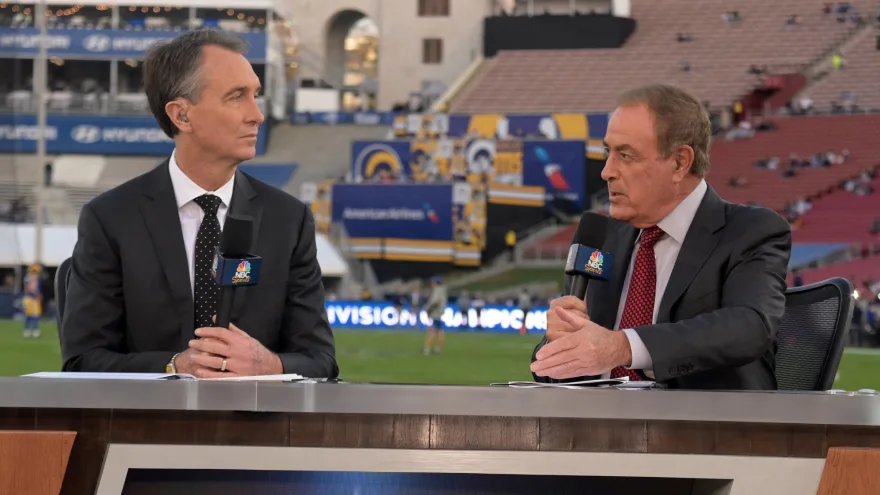 4/ Guy on the right there? Al Michaels, been calling the NFL since at least 1986 but never played. Super knowledgeable and asks the right questions.Stop griefing Eiya. Embarrassing yourselves, and showing a complete lack of knowledge as to how sporting casts work.