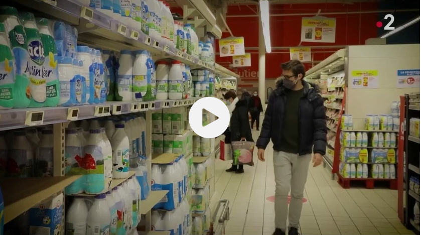 [🔴En #vidéo] Oui, c'est bien la bouteille de lait #JusteEtVendéen que vous avez vu au journal télé de @France2tv vendredi 15 janvier 😄 
Merci pour cette mise en évidence de notre démarche tracée, transparente et rémunératrice ⤵️

francetvinfo.fr/economie/emplo…