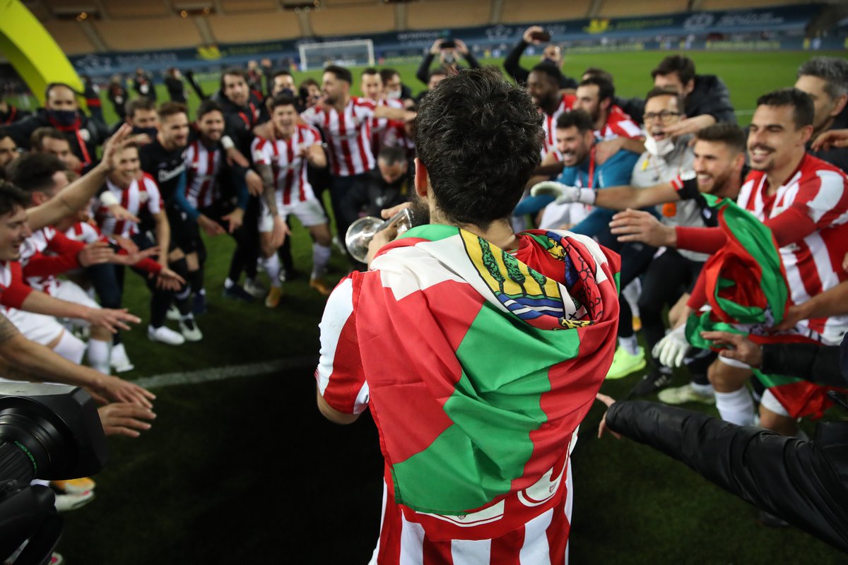 DOstiaaaaa's tweet photo. Me fui cachondísima a la cama y me he levantado igual o peor...
¡Ya te vale @AthleticClub!
Los lunes así, son menos lunes.
#BiziAmetsa 
#DenonAmetsa
#Txapeldunak 
#GoraGu
🦁🔴⚪🦁💪💦❤️ https://t.co/NhW19qKKfI