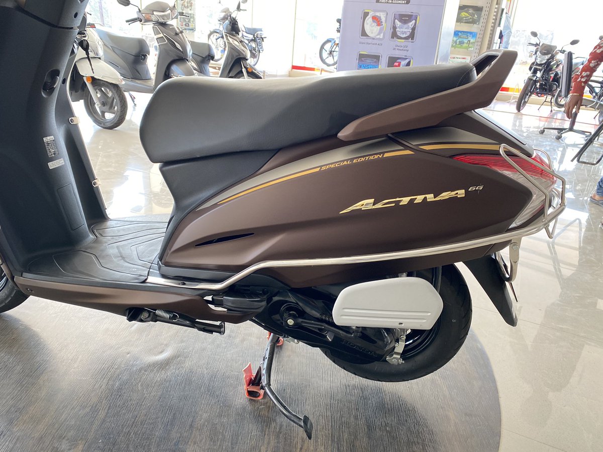 superhonda2's tweet photo. Precious as gold. The all new #Activa6G special edition 20 years celebration.￼￼ visit SUPER HONDA Rajula or call @ 9426410000.￼￼ https://t.co/M9XWJtbvGr