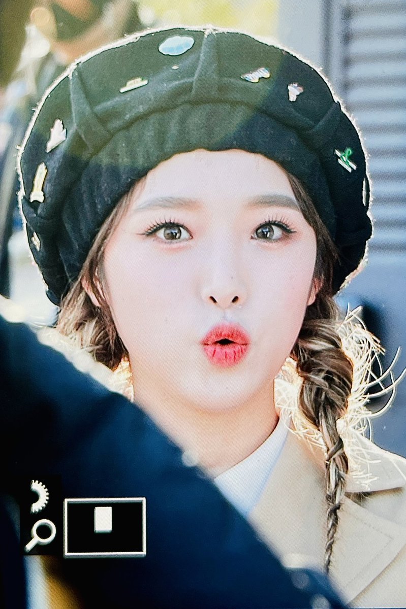 peridot_yn's tweet photo. 210118 

😗😗

#아이즈원 #IZONE #アイズワン                          
#최예나 #CHOIYENA #チェイェナ https://t.co/1YF04dB73c