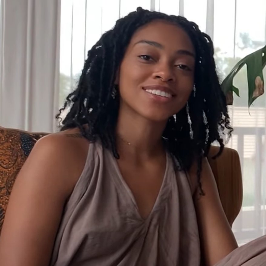 MBA SAUNDRA Dia cerita dia safety technician industri minyak dan gas di Houston, TX. Dia kerja kontrak, bisa nabung banyak dalam jangka waktu pendek dengan sengaja kerja lembur tiap hari. 13 hari kerja, 1 hari off. Keren ya. Ini lho mba yang termasuk sebagai priviliege FYI ya.