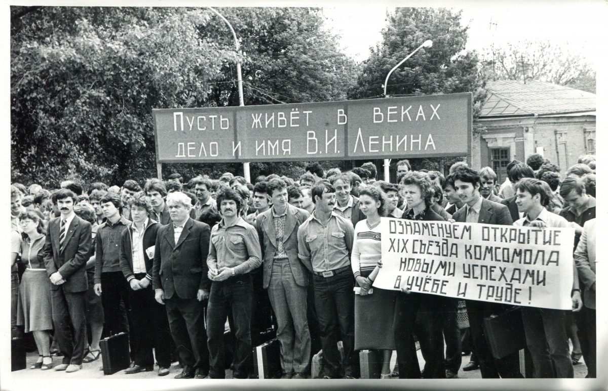 npi_tu's tweet photo. ФЛЕШМОБ! ФЛЕШМОБ! ДА ЗДРАВСТВУЕТ ФЛЕШМОБ!

В преддверии Дня российского студенчества приглашаем вас принять участие во флешмобе #ЯстудентНПИ. 
Для этого вам нужно разместить свои фотографии студенческих лет в социальных сетях, пользуясь хэштегами #ЯстудентНПИ и #СтудентНавсегда https://t.co/HHVlJuOhPJ