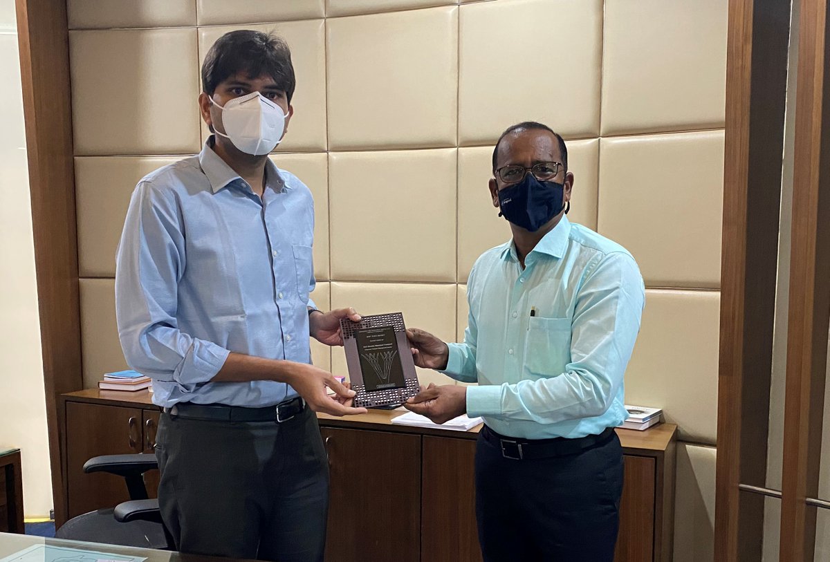 NMMConline's tweet image. एनएमएमटीच्या आयटीएमएस प्रणालीचा राष्ट्रीय पुरस्काराने सन्मान
#NMMT #NMMC