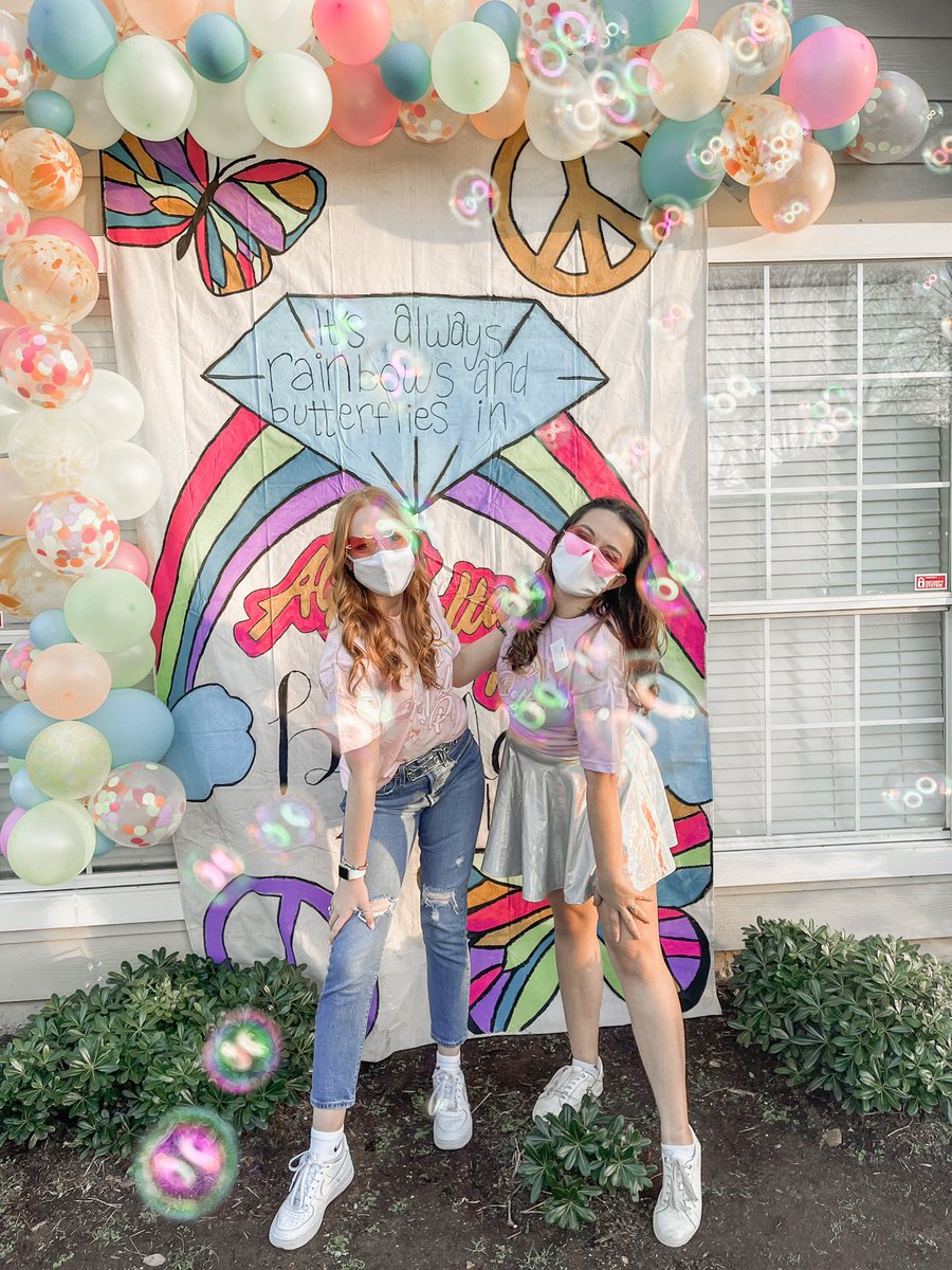 rachel_c_badger's tweet image. no longer a gamma chi so just wanted to shameless plug and post my last bid day✨🥰💙🦋🌈💎💫 #goadpi