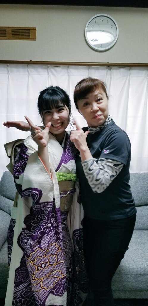 HvsoDVh3MSDpSIh's tweet image. 室蘭市で成人式が開催され、
無事に成人を迎えました😍😄
3歳から和太鼓を始めて、何事も諦めないという精神力を持ったメンバーが自宅に挨拶&amp;amp;お披露目に来てくれました✨🌸

コロナの中、自粛された成人式でしたが😂着物姿👘が綺麗で、輝いてました❤❤❤
本当におめでとう🎉🎉🌸🌸🌸🌸🌸