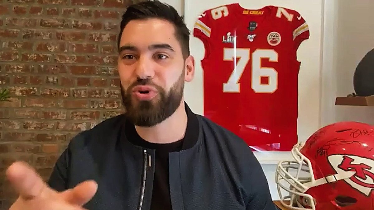 Chiefs' OL Laurent Duvernay-Tardif opted out of the 2020 season to put his doctorate to use in the fight against Covid-19.
Thanks to @FedEx and others who are transporting vaccines to our communities, Laurent looks forward to getting back on the field next season. https://t.co/rDIpTotQL9