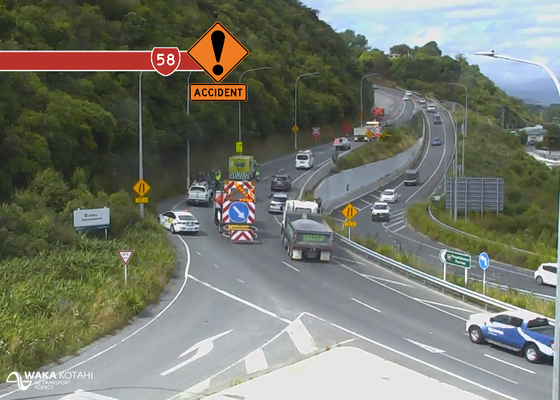 nztawgtn's tweet photo. SH58 HAYWARDS INTERCHANGE, NORTHBOUND - CRASH - 4:10PM
A crash is BLOCKING the left northbound lane of #SH58 just after the intersection with Hebden Cres. Please use the right lane and take extra care while passing. ^EW https://t.co/343JfFLLQc