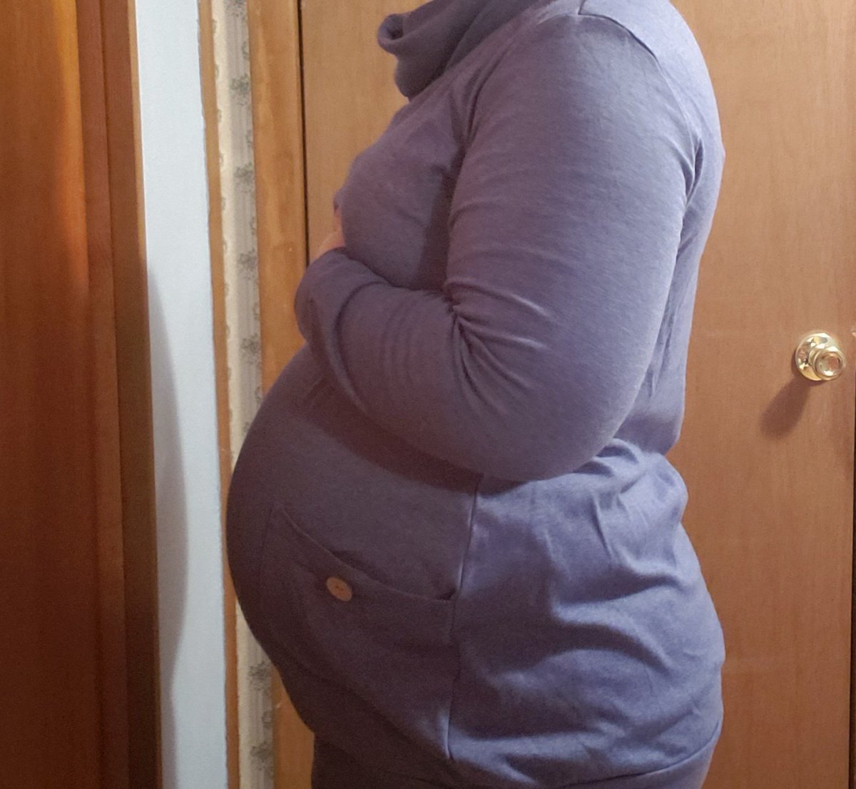 HogsbackHome's tweet image. Surprise! 
We've been holding out on you guys. 😅 Obviously I haven't been posting as much since summer. I've been preoccupied with little O (11 months old now!!!) and baby #2! We're due in April with another little girl. We can't wait to meet her 🥰
#Pregnant #25WeeksPregnant