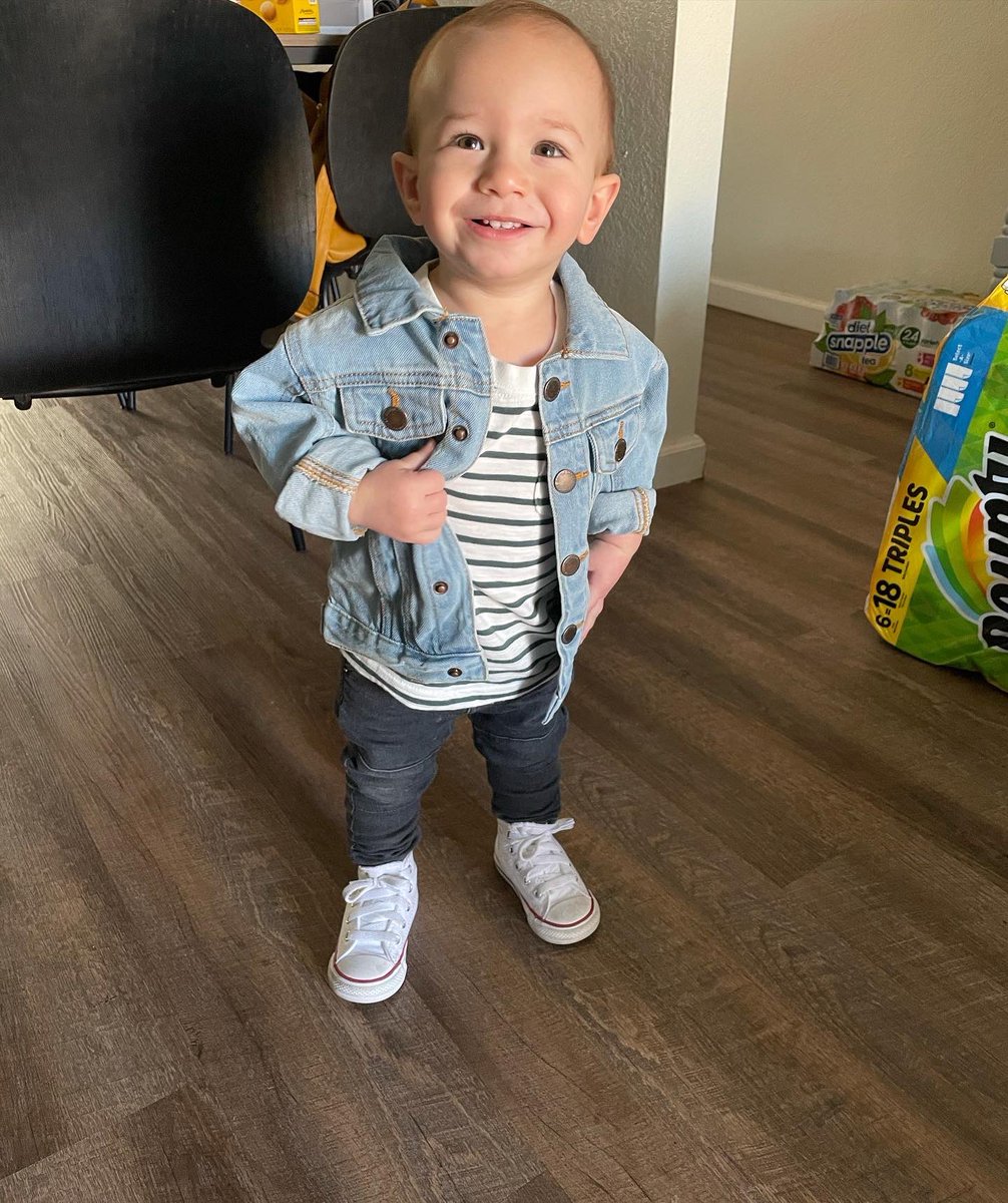 TooAesthetic_'s tweet photo. 15 months old and he already has his poses down😂 @laurenn_maee https://t.co/dkch0Uqqej