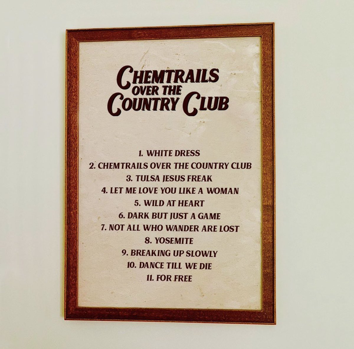 .@LanaDelRey unveils the album artwork and track list for ‘Chemtrails Over The Country Club.’

Which song do you claim? 🎵