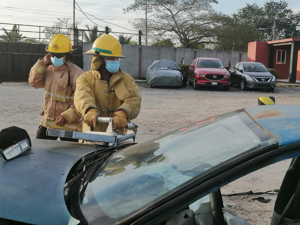 Personal de protección civil centro acudió a prácticas de estracciòn vehicular impartidas por ITMAP.

Para mejor servicio a la ciudadanía.
<a href="/EvaristoHdzCruz/">Evaristo Hernández Cruz</a> 
<a href="/JARGPC/">Jose Alberto Rodríguez Gallardo</a> 
<a href="/OficialCentro/">Oficial del Centro</a>