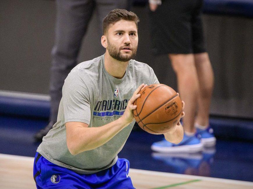 Report Mavs close facility after Maxi Kleber tests positive