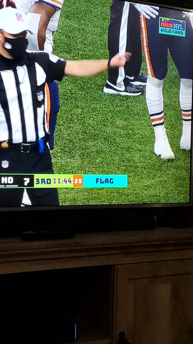 Was wondering why play was stopped. Didnt realize a flag was thrown. Blue? #CHIvsNO