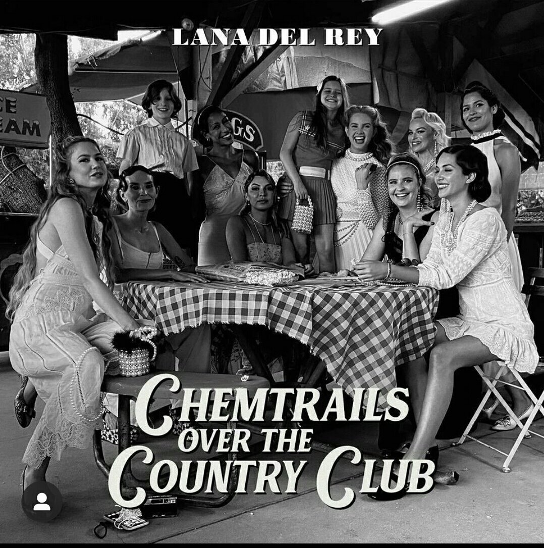 liramrodrigo's tweet photo. é muita perfeição nessa capa vei essa mulher não brincaaaa #ChemTrailsOverTheCountryClub #COCCIsComing https://t.co/8GEUAOvaAG