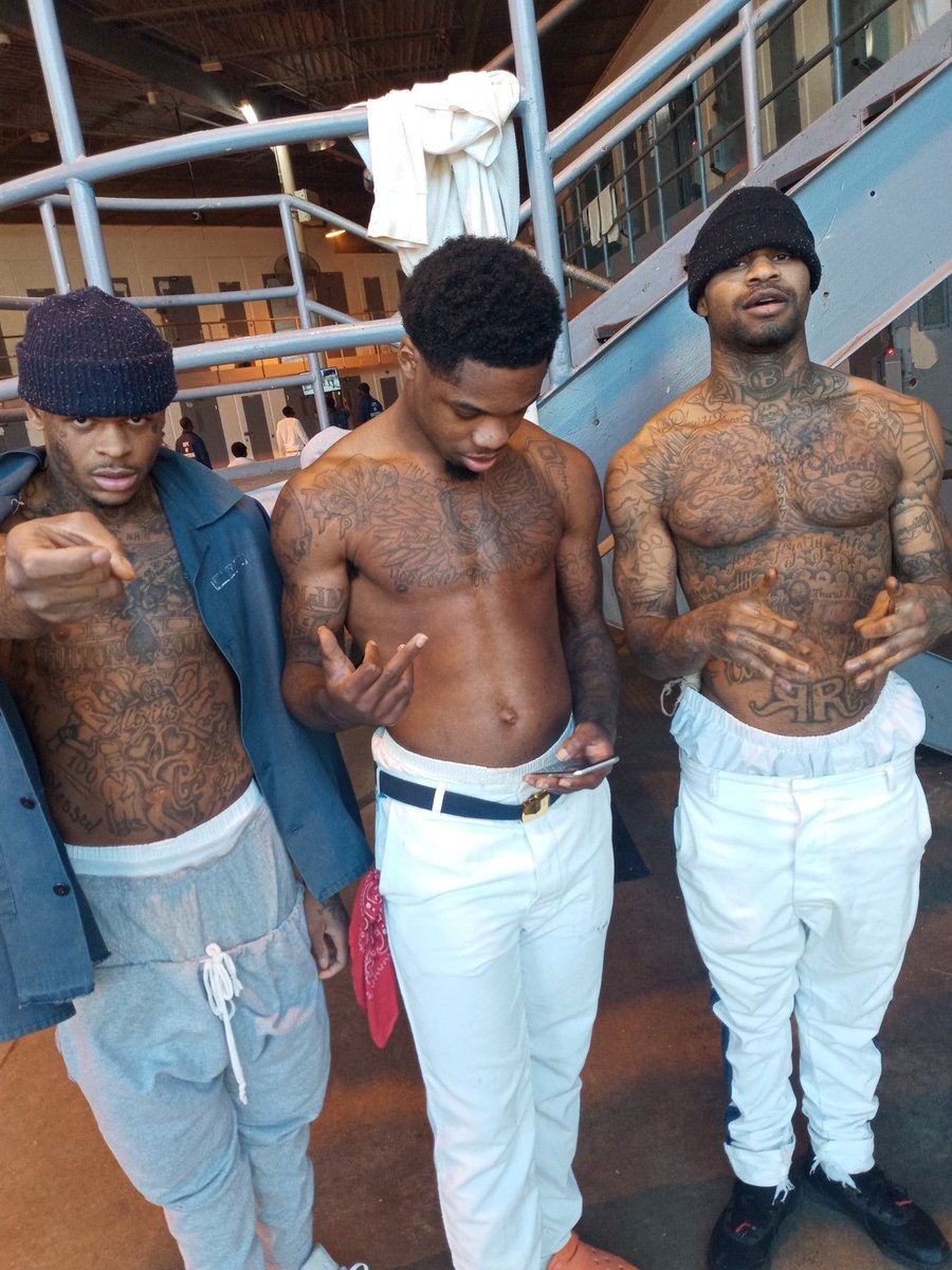 TTPeezy's tweet photo. Just cause ion post pics on here 🤷🏾♂️
#FreeThaGang 💯🤙🏽🔓 https://t.co/JN8eZUwKjn