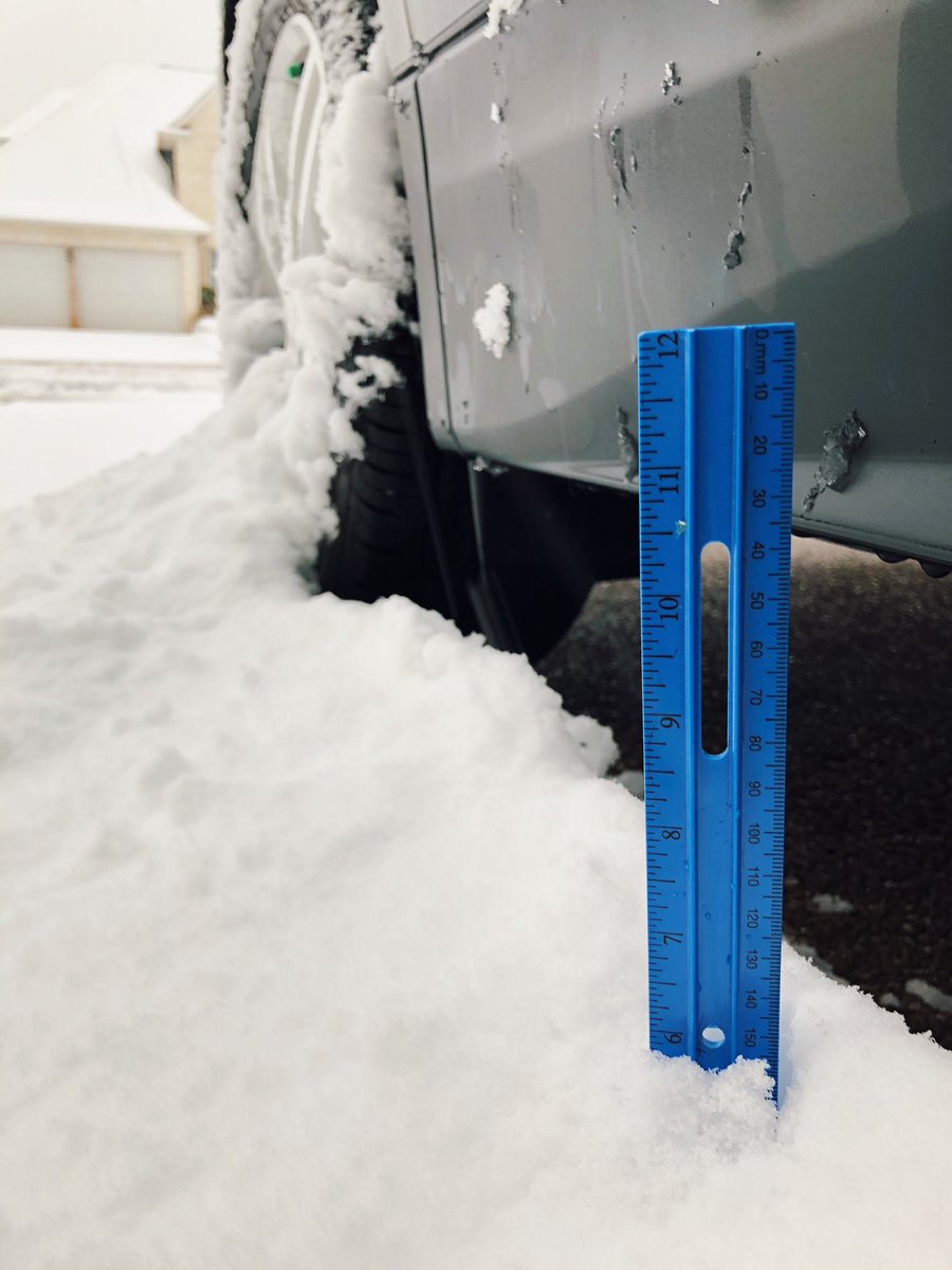 couurt's tweet photo. Been watching this all day. A different perspective of what’s been sticking and sliding off my car @KBTXShel ❄️✨ @KBTXWeather @NWSHouston @TxStormChasers #bcstx #winterweather #snow https://t.co/u8qfxfceXG
