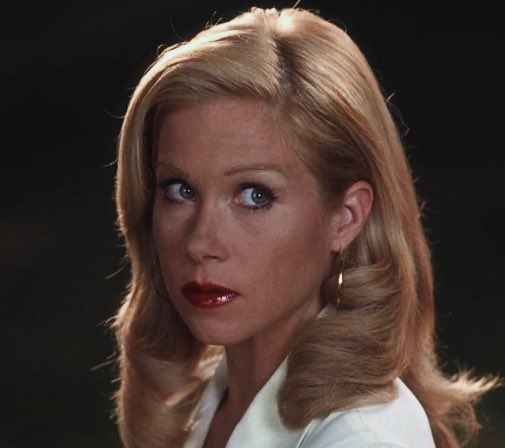 BITCHCASSlDY's tweet photo. christina applegate as famous works of art; a thread 🖼 https://t.co/sEo2LICF5n