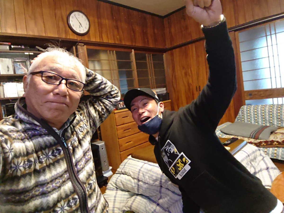 mnhm0503's tweet photo. イノチ崖マサル、

昨日は、ふみやんさんのお宅に遊びに行きました🎵
リビングにPA機材がセットしてあり、まさにミュージシャンのお宅☆
奥様にもお会いできて☆
今後ともよろしくお願いします🎵
１曲レコーディングもして頂き、完成が楽しみです✨

#たまだふみや
#リビング
#PA
#レコーディング https://t.co/1TTogRiNIN