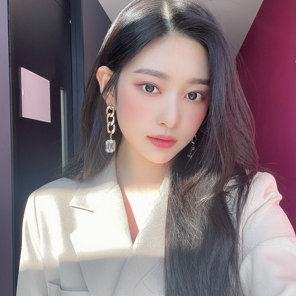 MlNJV's tweet photo. ㅤ
yesterday mc-ing was so fun! all the mc is so kind and do their best on stage, that’s why i’m always having fun while do my job. pssst, mc minju will be back on next saturday, see you! 
ㅤ https://t.co/9A2AEcqCJX
