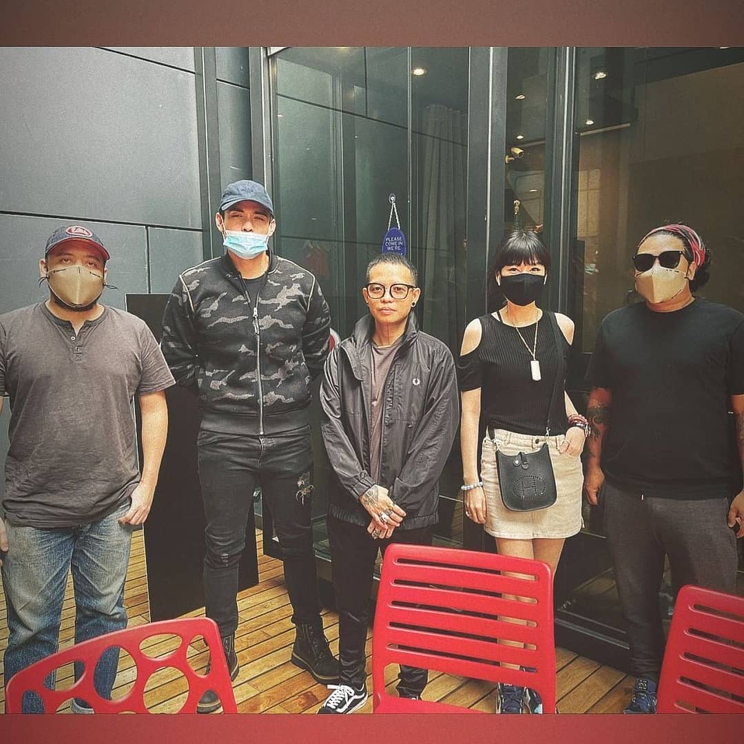 xianshinelovers's tweet photo. Direk @xianlimm ⭐️💫 at "Troubled Turf IV" Exhibit at 
#secretfreshgallery #secretfresh

cto @billiejean868 https://t.co/PRzMGrqVpF